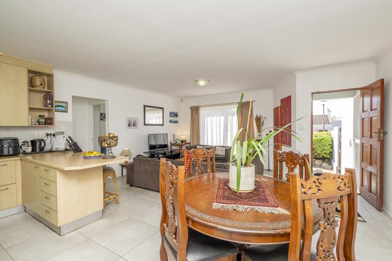 3 Bedroom Property for Sale in Uitzicht Western Cape